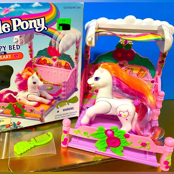 MY LITTLE PONY G2 VINTAGE 1997 CANOPY BED WITH LIGHT HEART PONY MAGIC PL… - Picture 3 of 16
